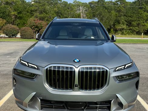 Used 2025 BMW X7 xDrive40i AWD/4WD image 6