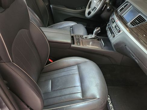 Used 2015 Hyundai Genesis 3.8 w/ Option Group 03 image 9