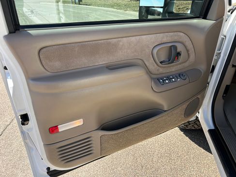 Used 1998 Chevrolet Silverado 1500 4x4 Regular Cab w/ Preferred Equipment Group 2 image 17