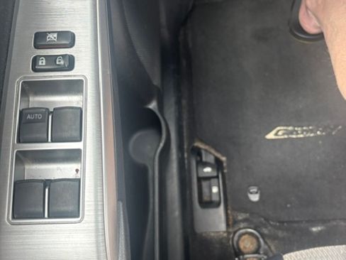 Used 2014 Toyota Camry SE w/ Moonroof Package FWD image 14