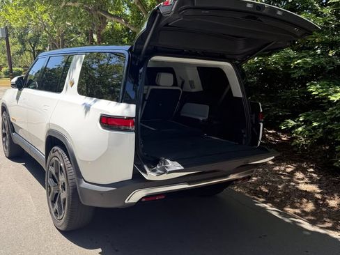 Used 2023 Rivian R1S Adventure image 4