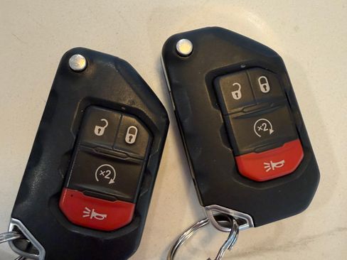 Used 2018 Jeep Wrangler Unlimited Sahara w/ Dual Top Group image 10