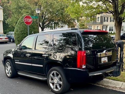 Used 2010 Cadillac Escalade Luxury image 8