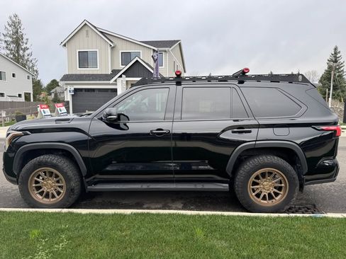 Used 2023 Toyota Sequoia SR5 image 2