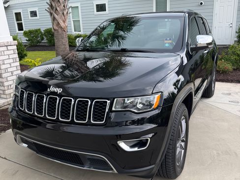 Used 2020 Jeep Grand Cherokee Limited AWD/4WD image 4