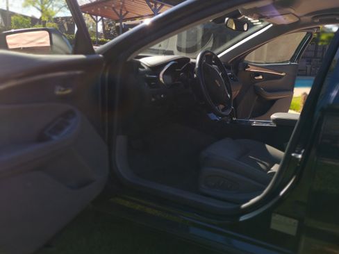 Used 2014 Chevrolet Impala LT w/ Convenience Package image 18