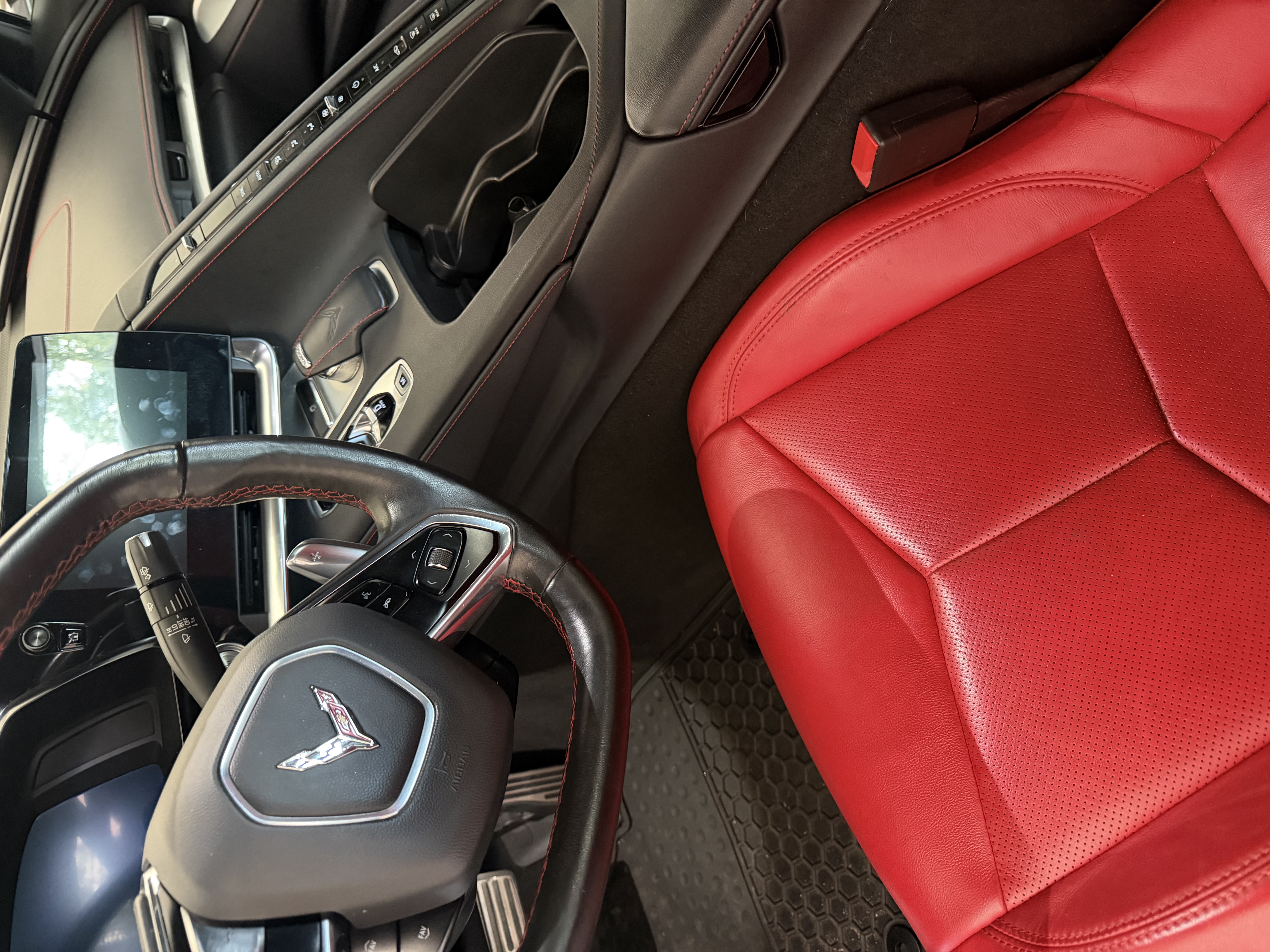 Used 2021 Chevrolet Corvette Stingray Coupe w/ Z51 Performance Package RWD image 9