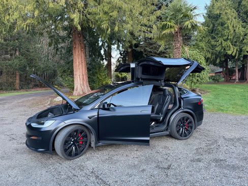 Used 2022 Tesla Model X Plaid image 13