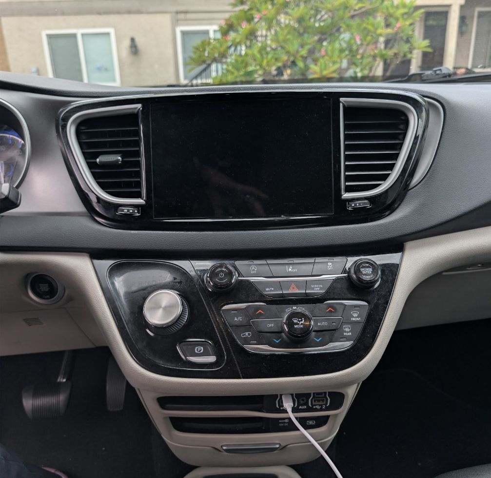 Used 2022 Chrysler Pacifica Touring-L FWD image 26