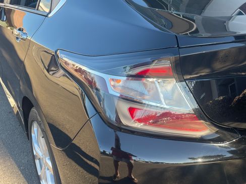 Used 2018 Chevrolet Volt Premier w/ Driver Confidence Package image 5