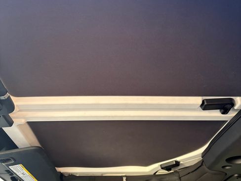 Used 2018 Jeep Wrangler Unlimited Rubicon w/ Connectivity Group image 11