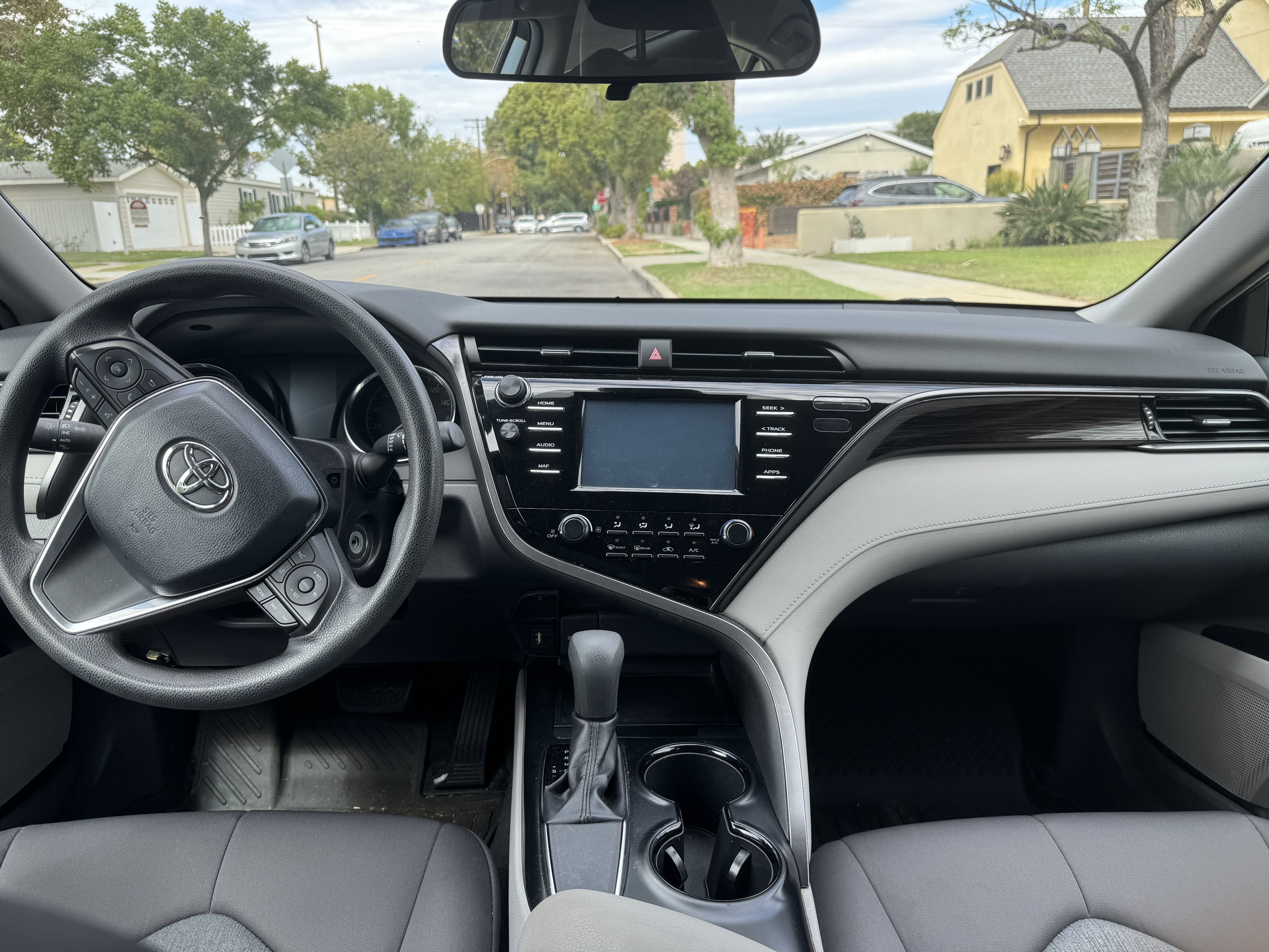 Used 2019 Toyota Camry LE FWD image 6