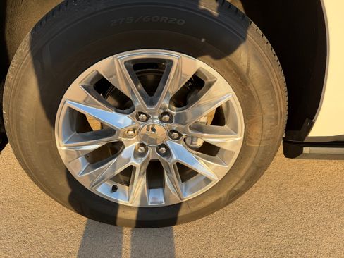 Used 2022 Chevrolet Tahoe Premier w/ Premium Package image 10