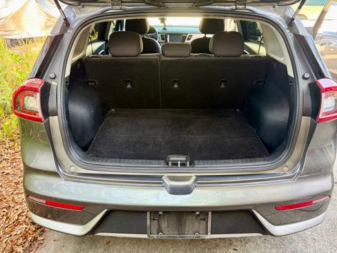 Used 2017 Kia Niro LX image 14