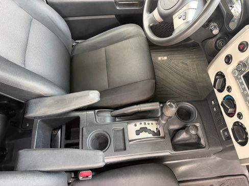 Used 2012 Toyota FJ Cruiser 4WD w/ Convenience Pkg image 11