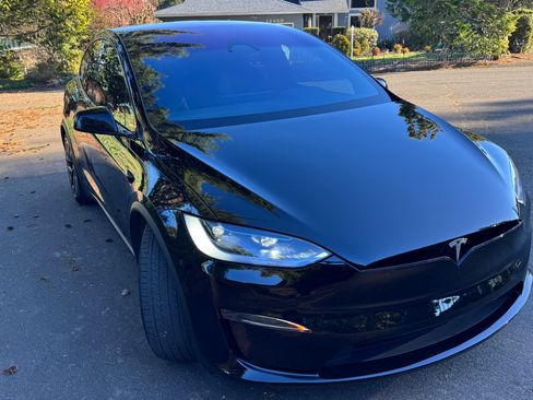 Used 2024 Tesla Model X Standard Sport Utility 4D image 2