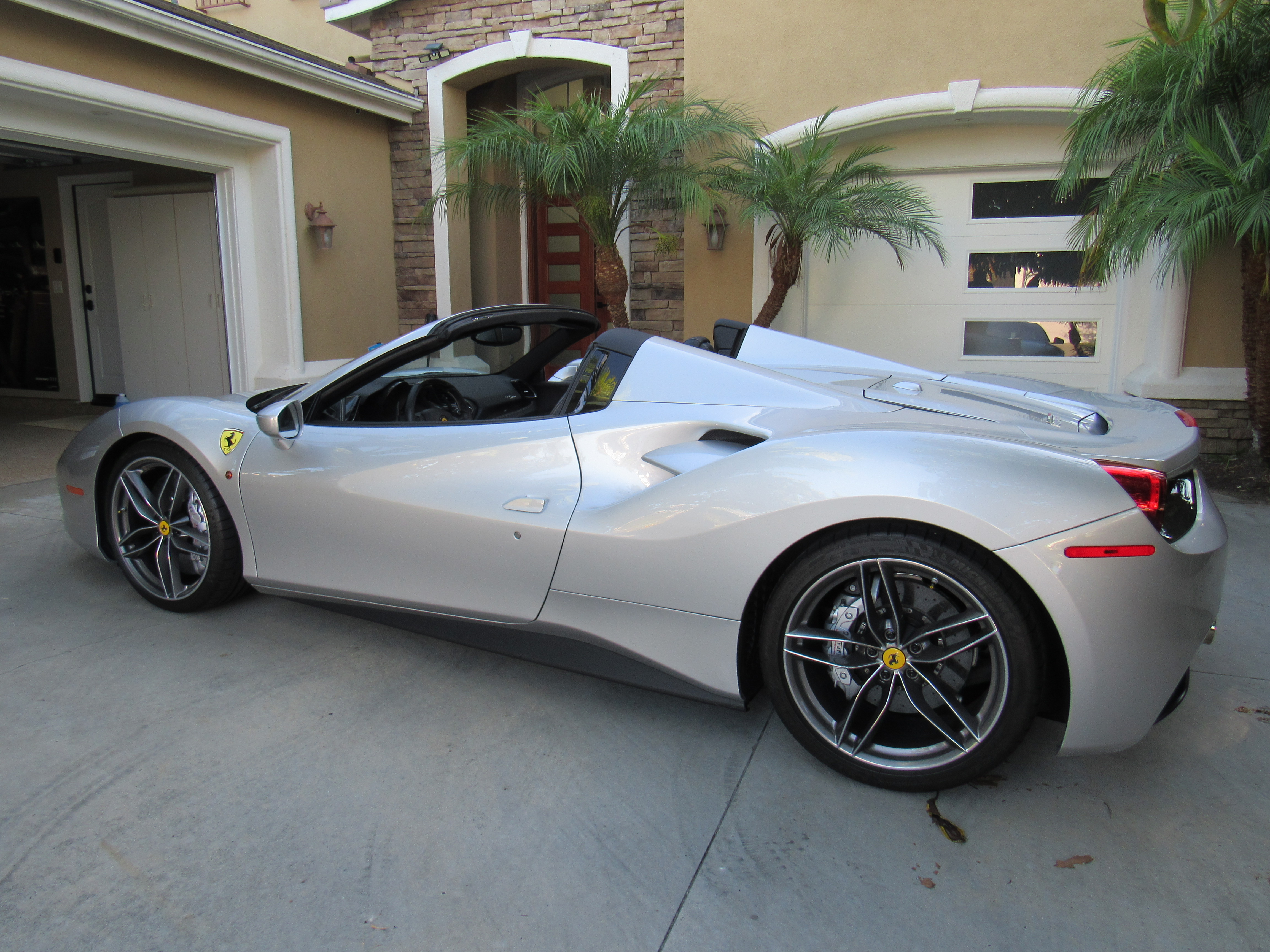 Used 2018 Ferrari 488 Spider RWD image 2