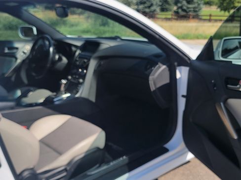 Used 2015 Hyundai Genesis 3.8 image 16