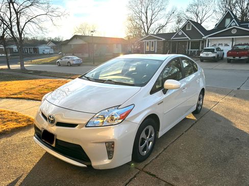 Used 2015 Toyota Prius Four image 1