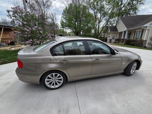 Used 2011 BMW 328i xDrive Sedan image 12