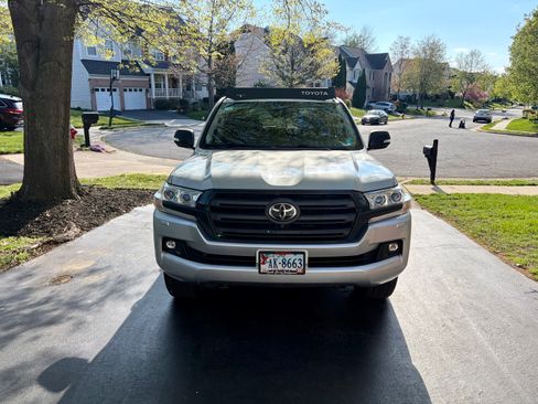 Used 2016 Toyota Land Cruiser image 2