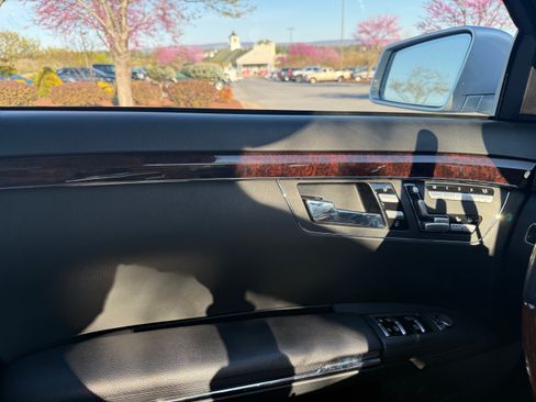 Used 2013 Mercedes-Benz S 550 4MATIC image 11