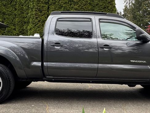 Used 2012 Toyota Tacoma 4x4 Double Cab w/ SR5 Pkg image 9