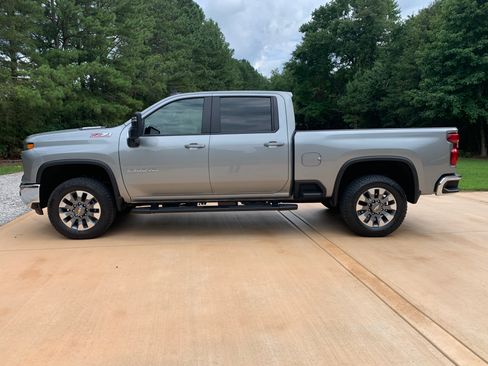Used 2024 Chevrolet Silverado 2500 LT image 1