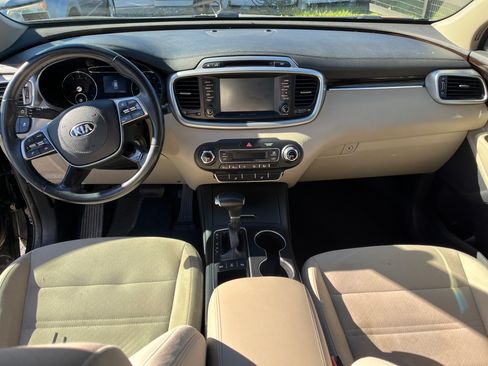 Used 2019 Kia Sorento LX w/ LX V6 Convenience Package image 8