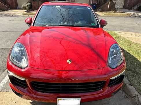 Used 2015 Porsche Cayenne S image 4