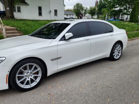 Used 2015 BMW 750Li xDrive image 2