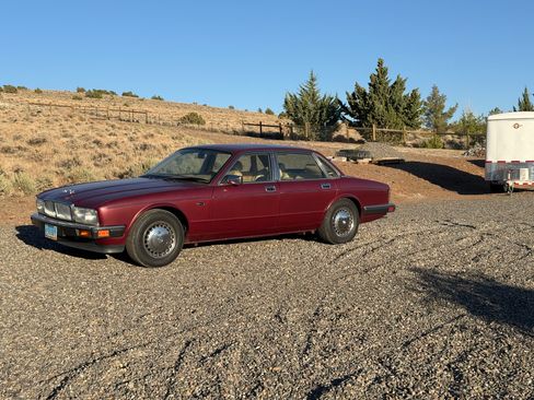 Used 1992 Jaguar XJ Vanden Plas image 2