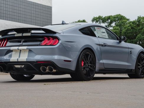 Used 2022 Ford Mustang Shelby GT500 RWD image 4