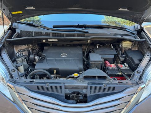 Used 2016 Toyota Sienna XLE image 25