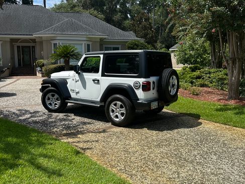 Used 2019 Jeep Wrangler Sport AWD/4WD image 12