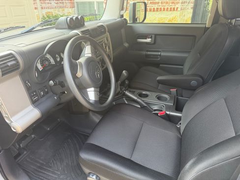 Used 2014 Toyota FJ Cruiser 4WD w/ Convenience Package image 9