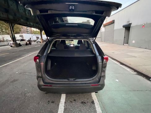 Used 2019 Toyota RAV4 LE image 4