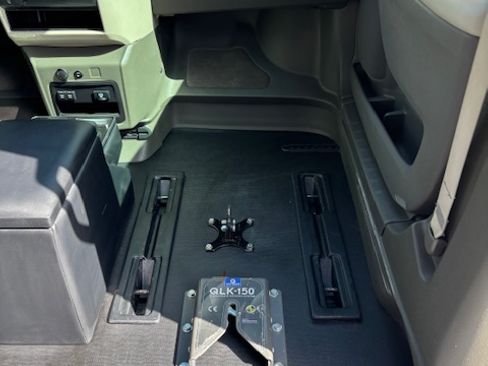 Used 2018 Toyota Sienna XLE w/ XLE Navigation Package image 5