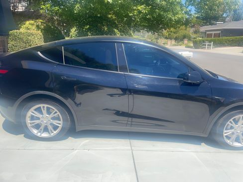 Used 2021 Tesla Model Y Long Range AWD/4WD image 4