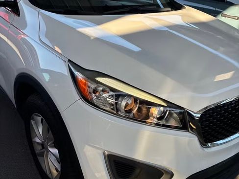 Used 2016 Kia Sorento LX w/ LX Convenience Package image 10