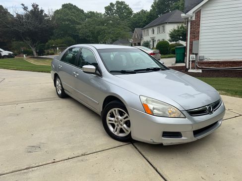 Used 2007 Honda Accord SE image 2