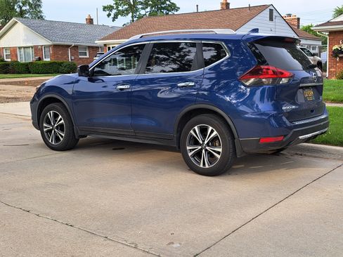 Used 2019 Nissan Rogue SV w/ Premium Package AWD/4WD image 2