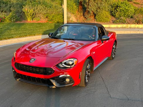 Used 2019 FIAT 124 Spider Abarth w/ Convenience Group image 12
