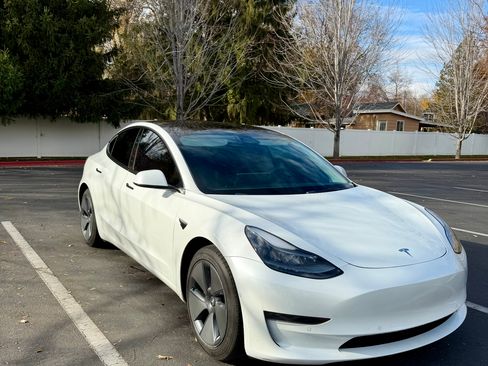 Used 2022 Tesla Model 3 image 1