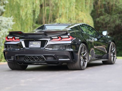 Used 2023 Chevrolet Corvette Z06 w/ Stealth Interior Trim Package RWD image 17