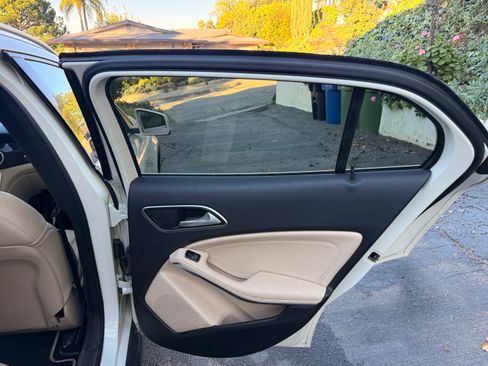 Used 2015 Mercedes-Benz GLA 250 4MATIC image 23