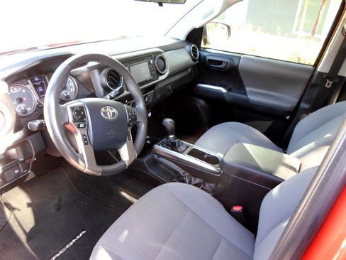 Used 2018 Toyota Tacoma SR5 image 14