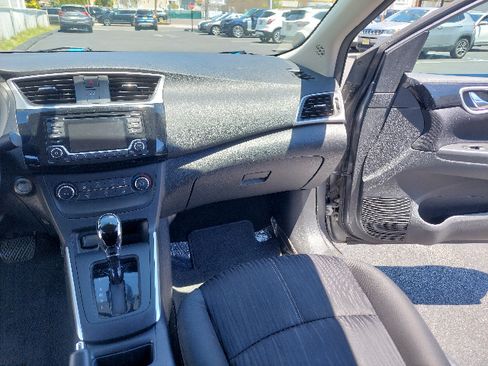 Used 2017 Nissan Sentra SV FWD image 17
