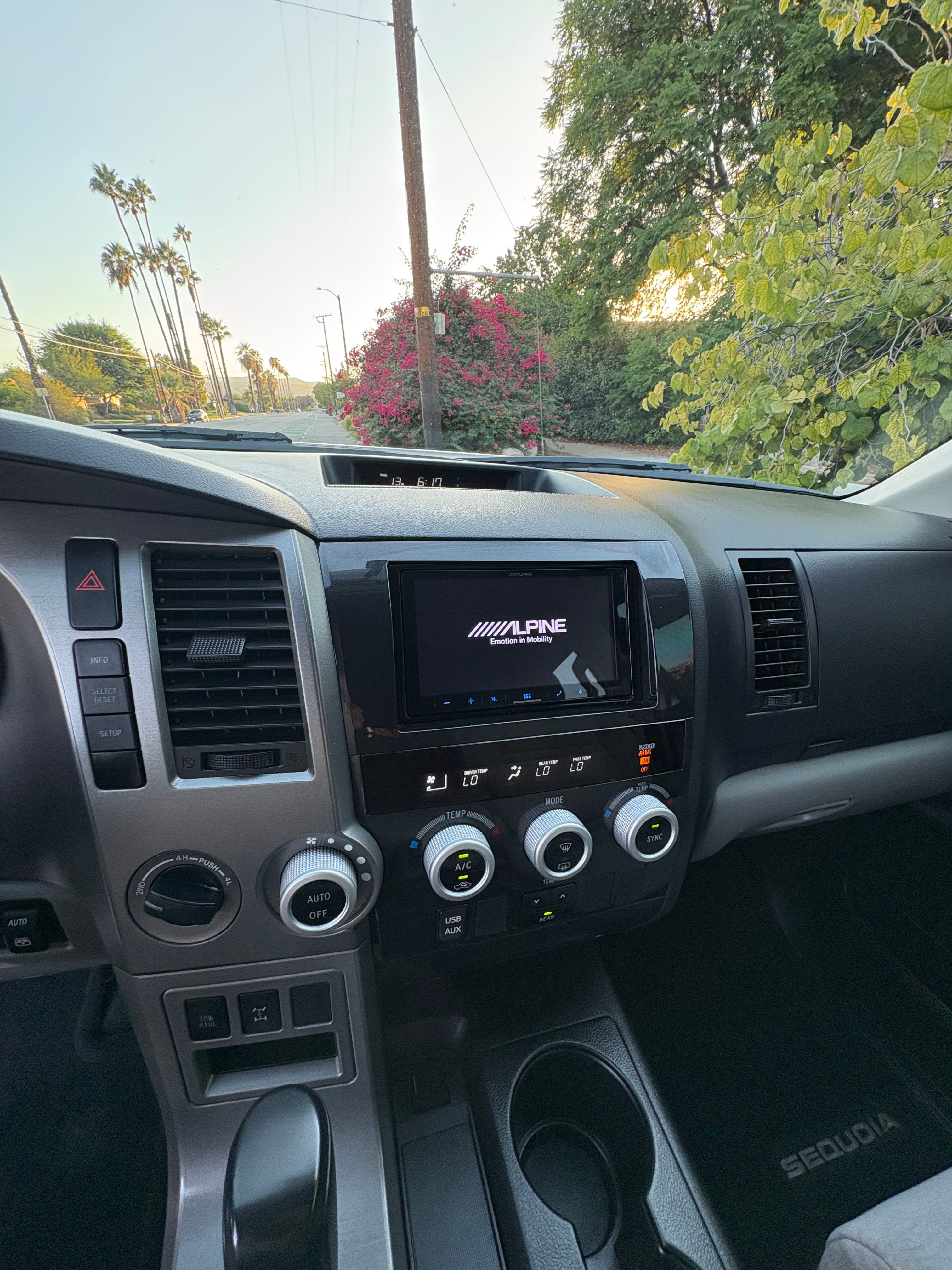 Used 2014 Toyota Sequoia SR5 AWD/4WD image 12