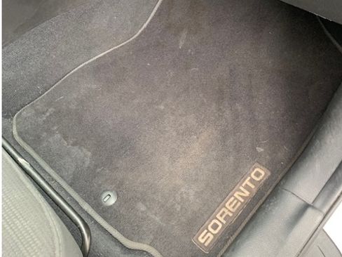 Used 2015 Kia Sorento LX image 14